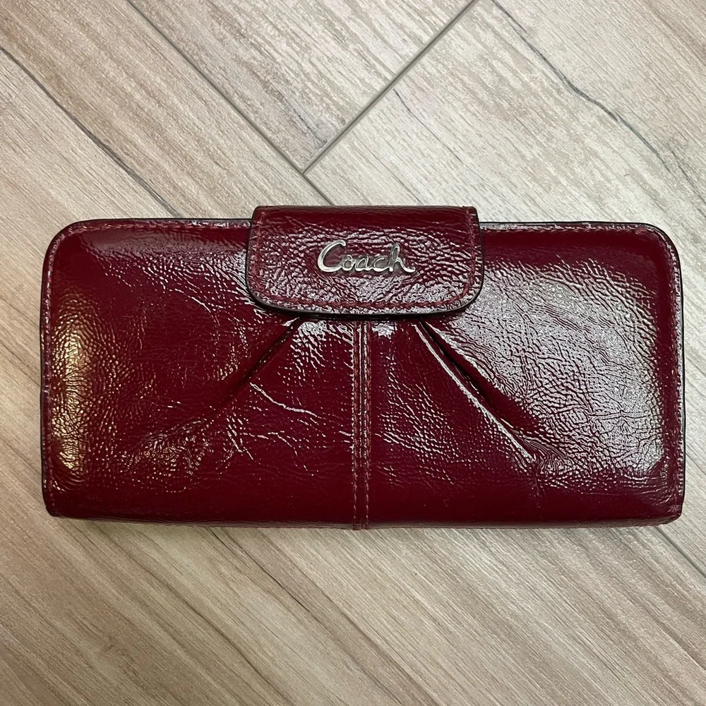 Coach Limited Edition Ashley Patent Wallet - Picture 13 of 14